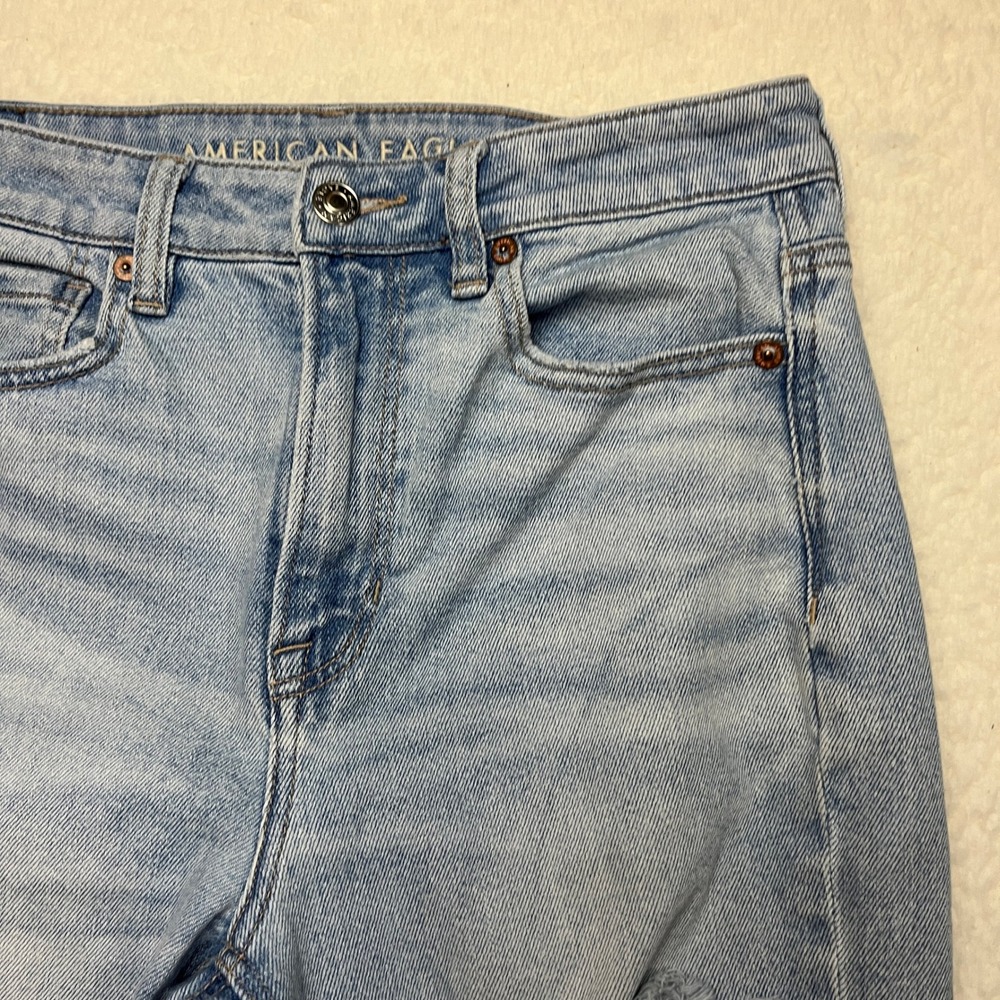American Eagle Jeans Womens 4 Light Blue Mom Straight Jean Distressed Stretch